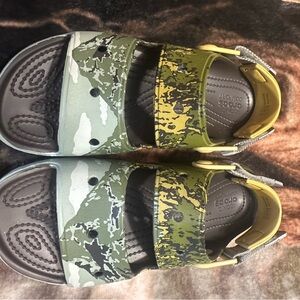 Crocs women’s size 8… PRICE DROP TODAY ONLY, awesome price.